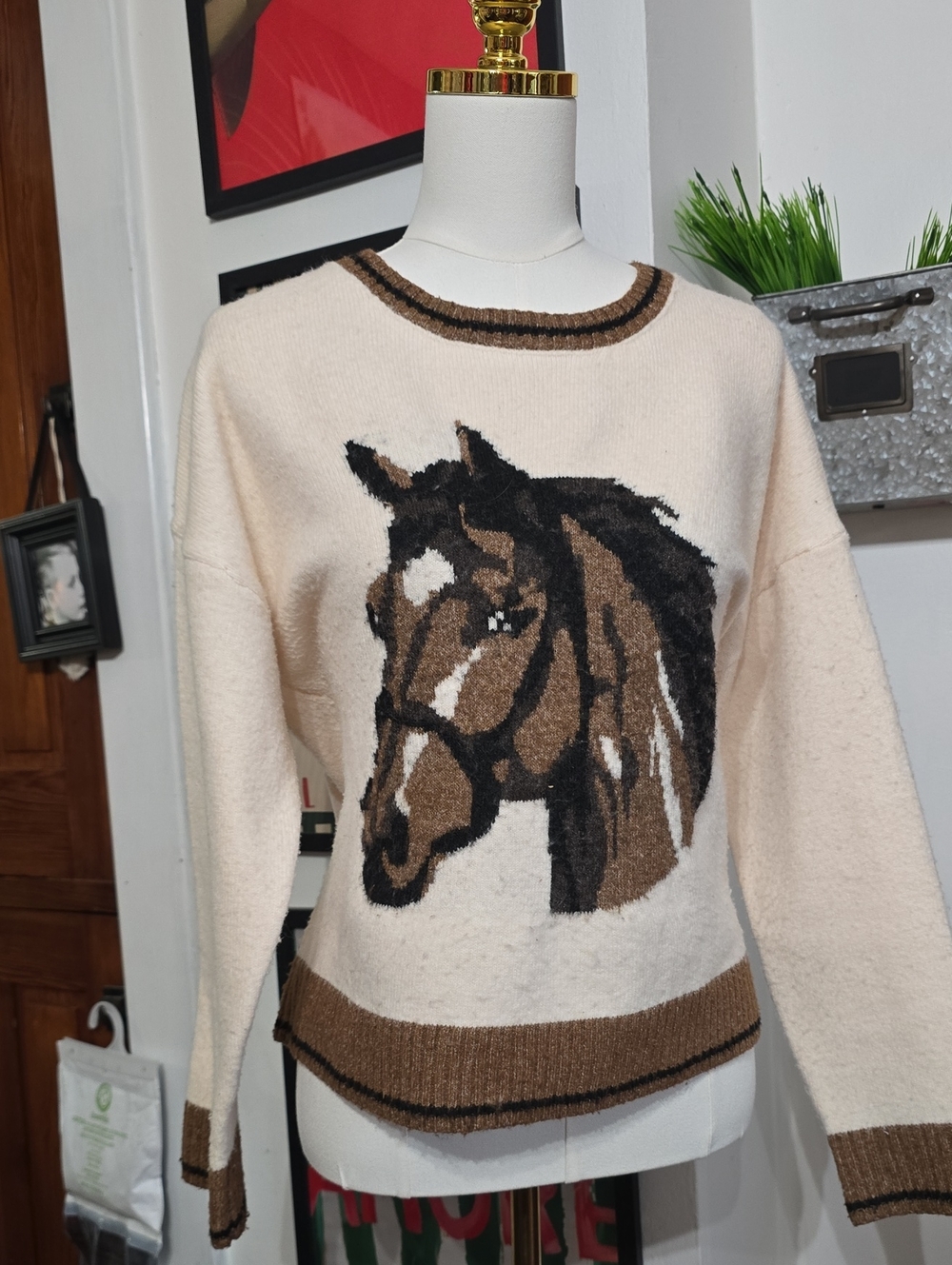 Cream Horse Intarsia Sweater - Casual Women’s Knit Large